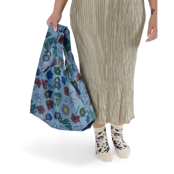 Baggu Standard Reusable Tote Bag Digital Denim Birds
Brand New - Picture 2 of 4